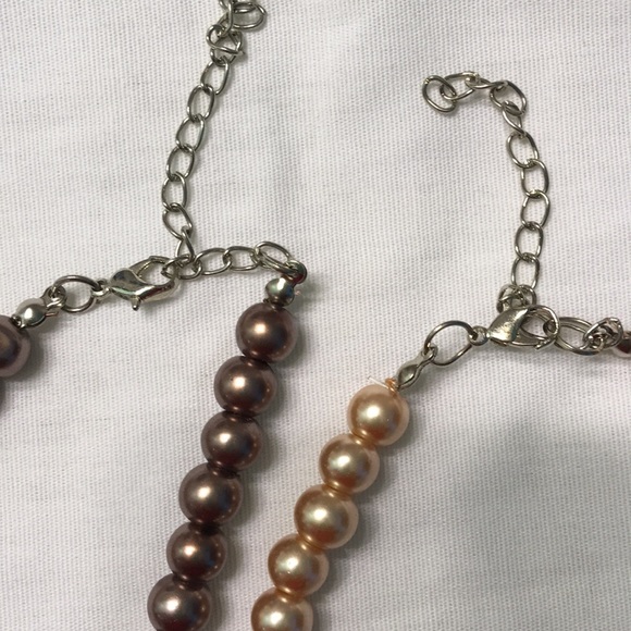 Pair of faux pearl necklace & earring sets - Picture 4 of 5